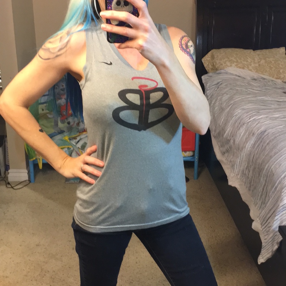 đź’™Great cond Nike Dri-Fit workout shirtđź’™ - Picture 1 of 8
